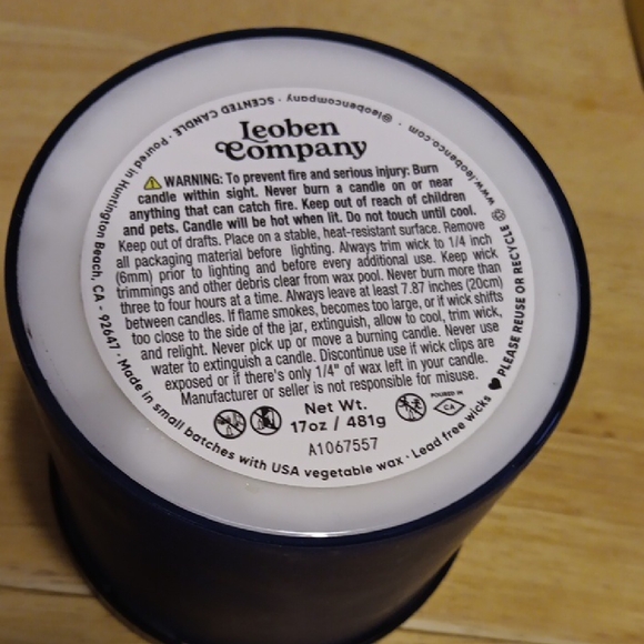 Vegan Soy Wax Candle - Black - Picture 3 of 3